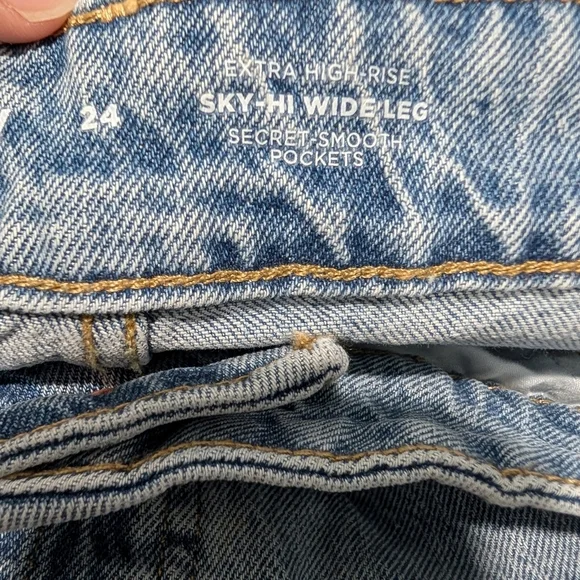 NWT Old Navy Light Wash Extra High-Waisted Sky-Hi Wide-Leg Jeans in Size 24 - Picture 14 of 15